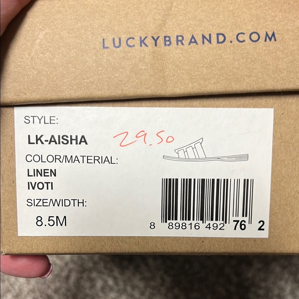 Lucky sandals like new
